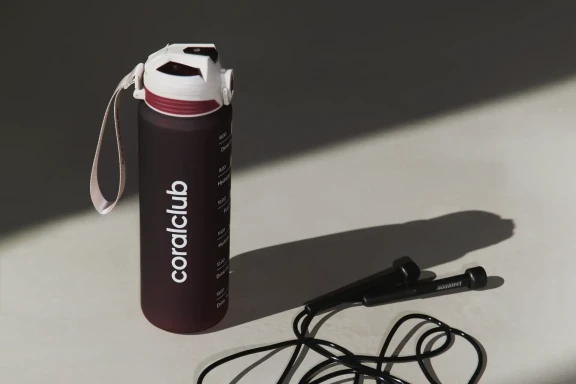 Пластиковая бутылка coralclub, бордовая